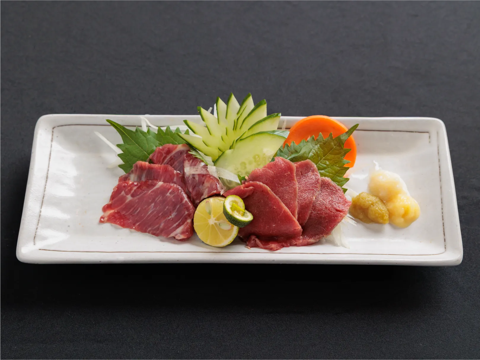 熊本天然霜降り馬刺し